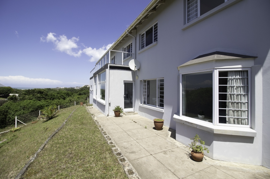 7 Bedroom Property for Sale in West Beach Eastern Cape
